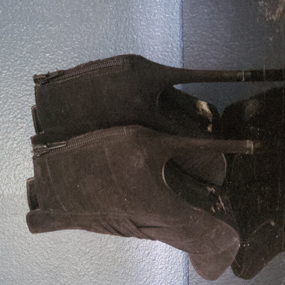 Heels - Picture 2 of 2